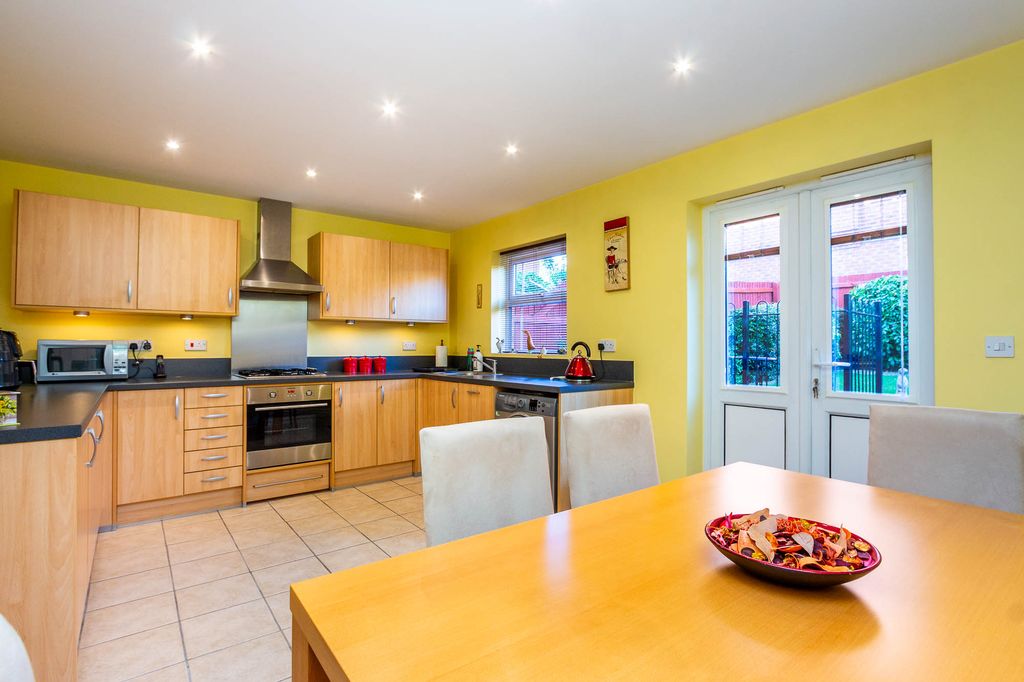 Property photo 2 of 19 Kitchen/Dining Room