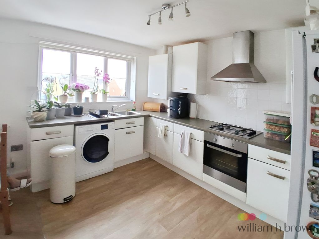 Property photo 2 of 10 Kitchen