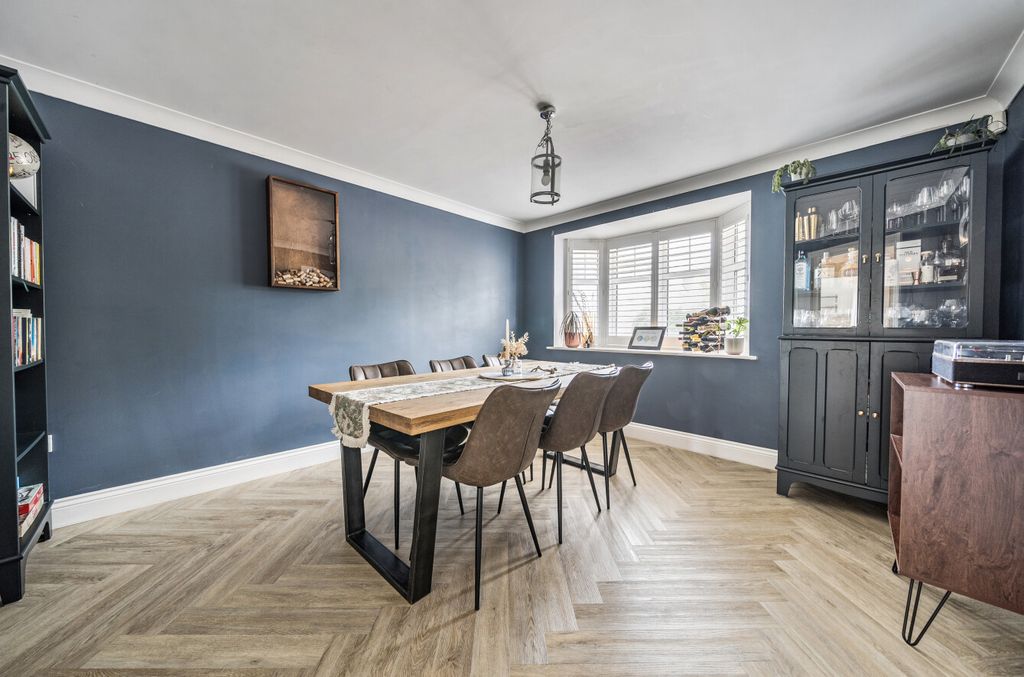 Property photo 2 of 16 1354334-1-68cc28A...