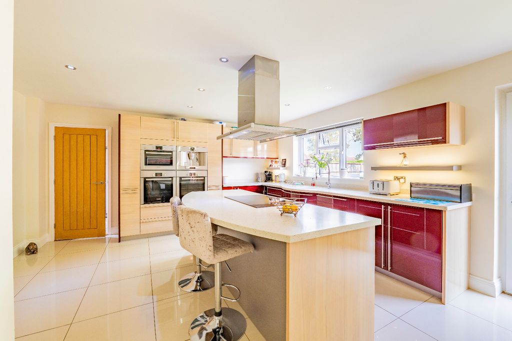 Property photo 3 of 40 4343013