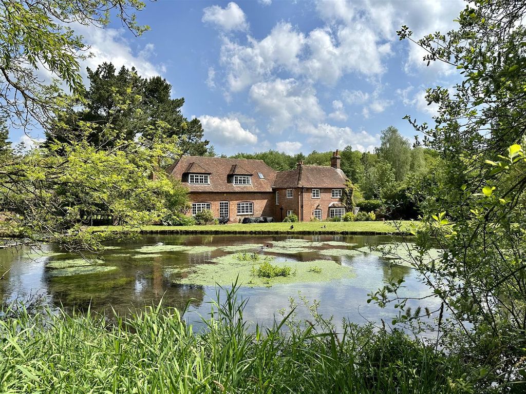 Property photo 1 of 38 House. Partnership