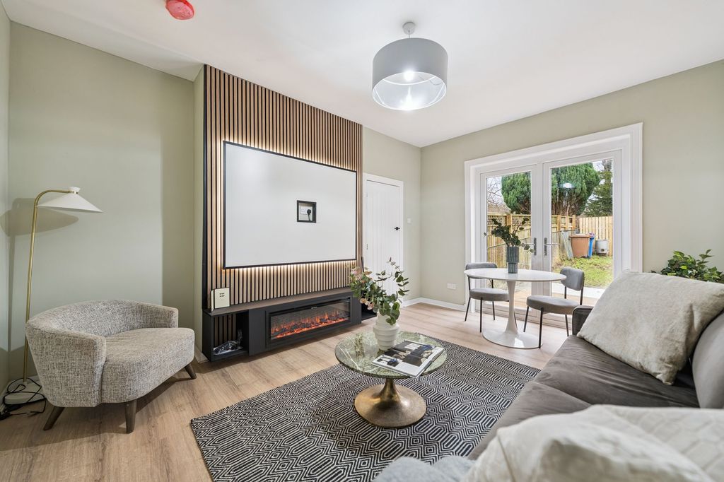 Property photo 2 of 24