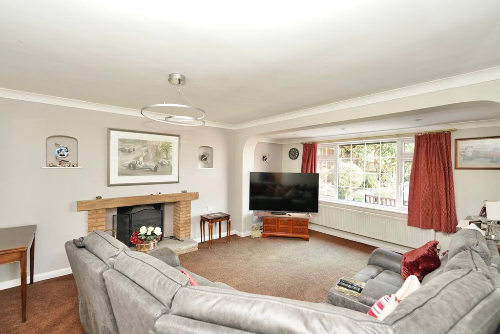 Property photo 2 of 21