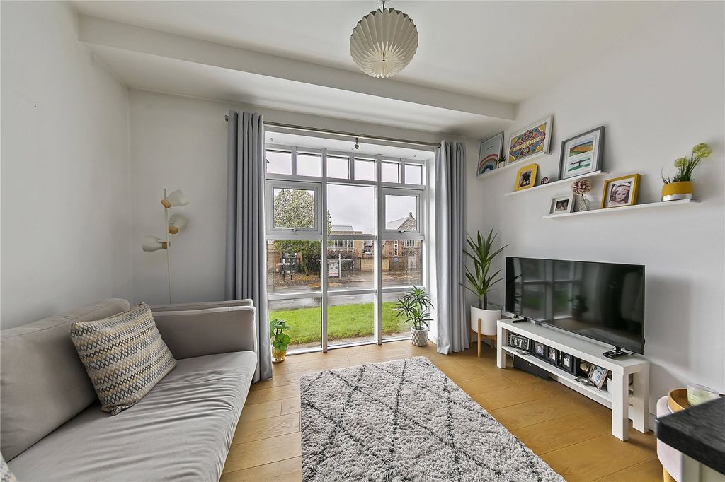 Property photo 3 of 8 Picture No. 12