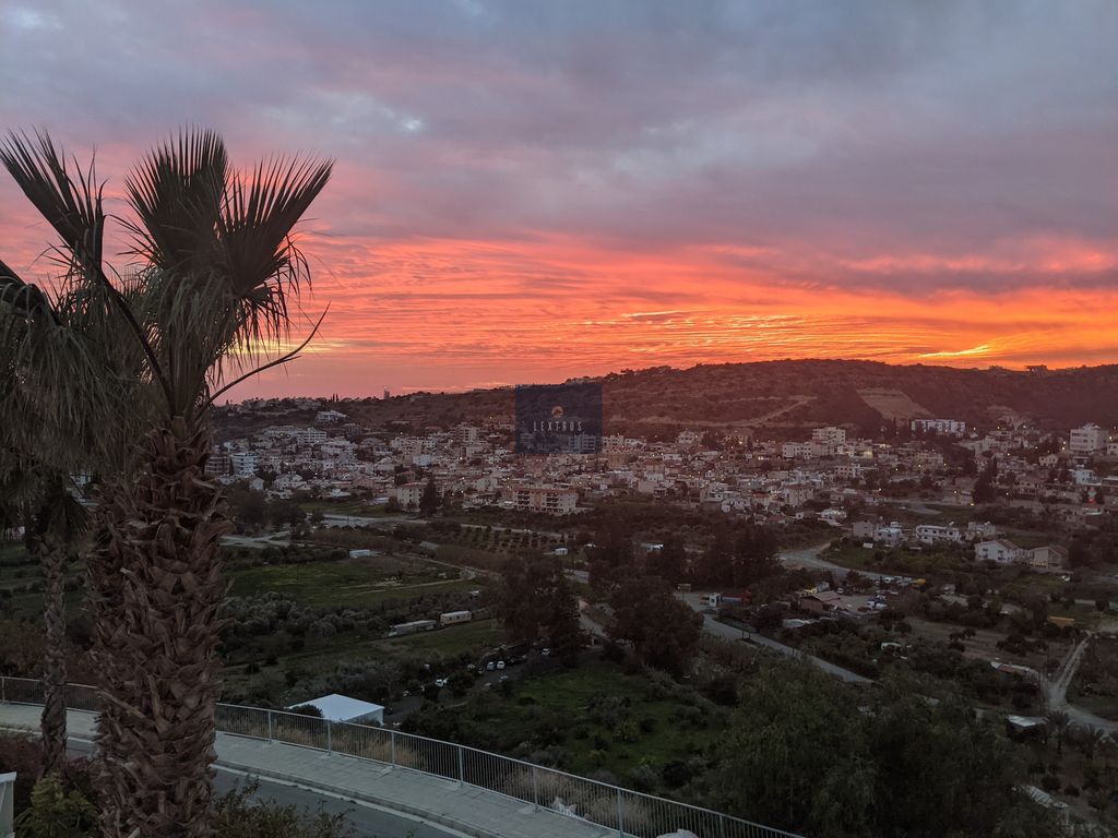 Property photo 2 of 40