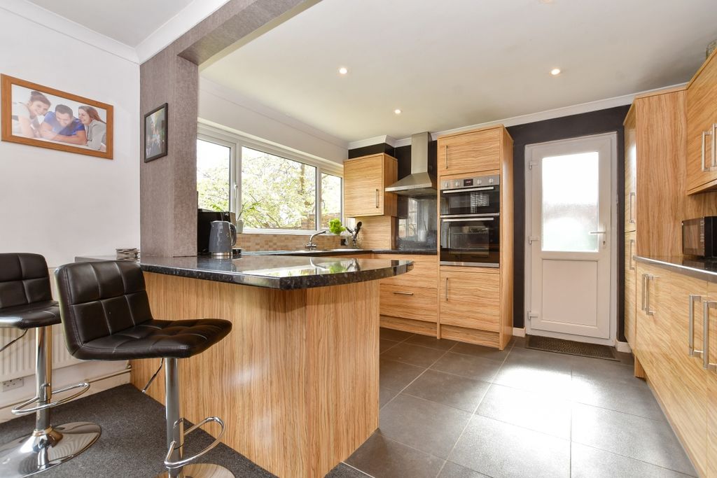 Property photo 3 of 16 Kitchen