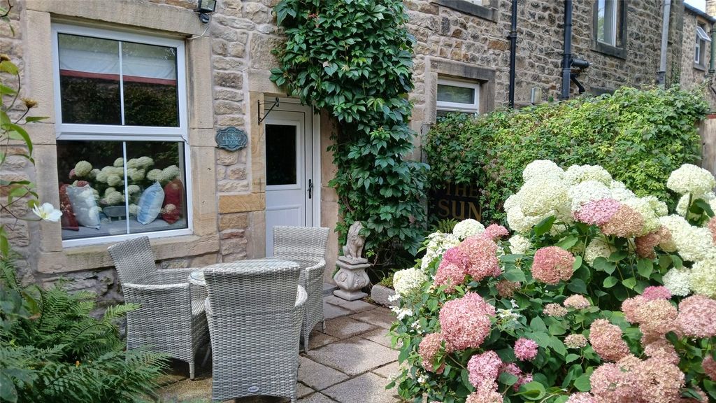 Property photo 2 of 32 Garden