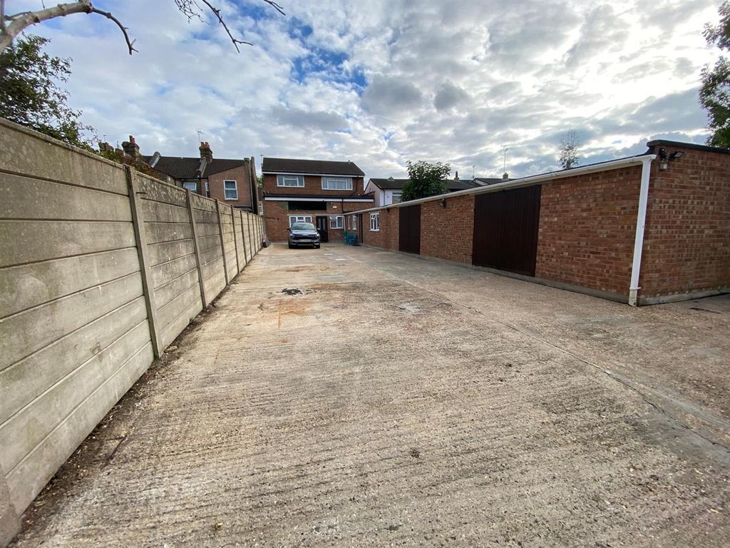 Property photo 3 of 11 Photo-2025-10-15-23-55-56 (9).Jpg