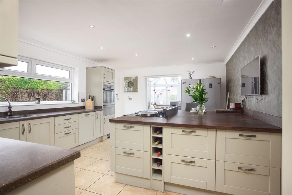 Property photo 2 of 30 00009.Jpg