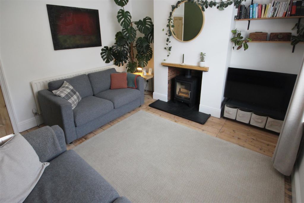 Property photo 2 of 17 Lounge