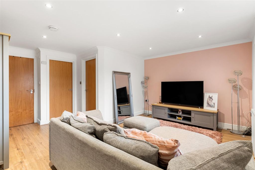 Property photo 2 of 11 Hoppshouse_1.Jpg