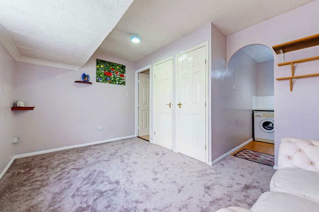 Property photo 3 of 5