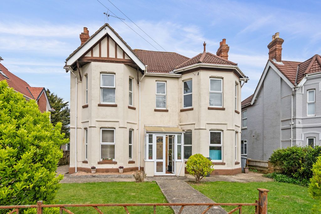 Property photo 1 of 25 Photo 2