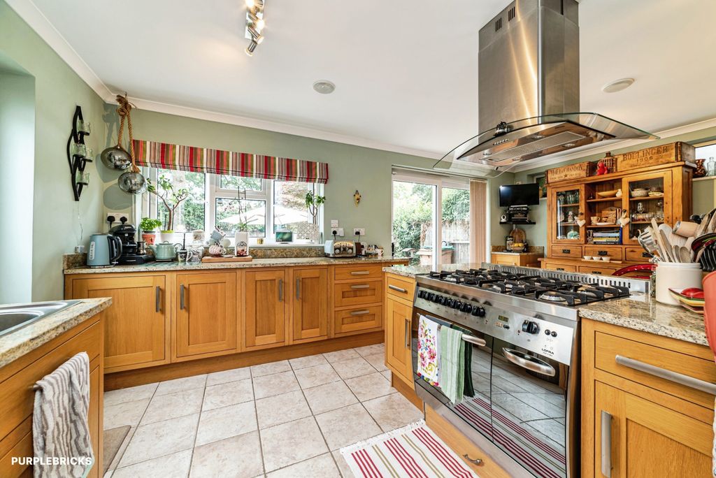 Property photo 3 of 27 Kitchen