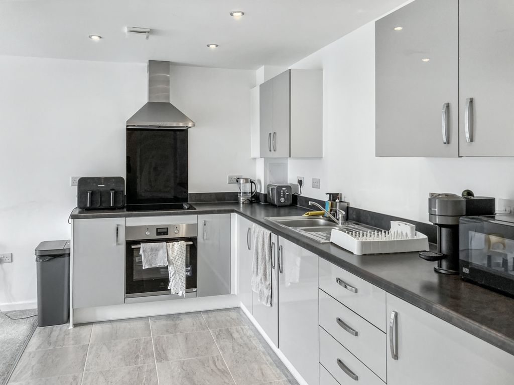 Property photo 3 of 17 (12)