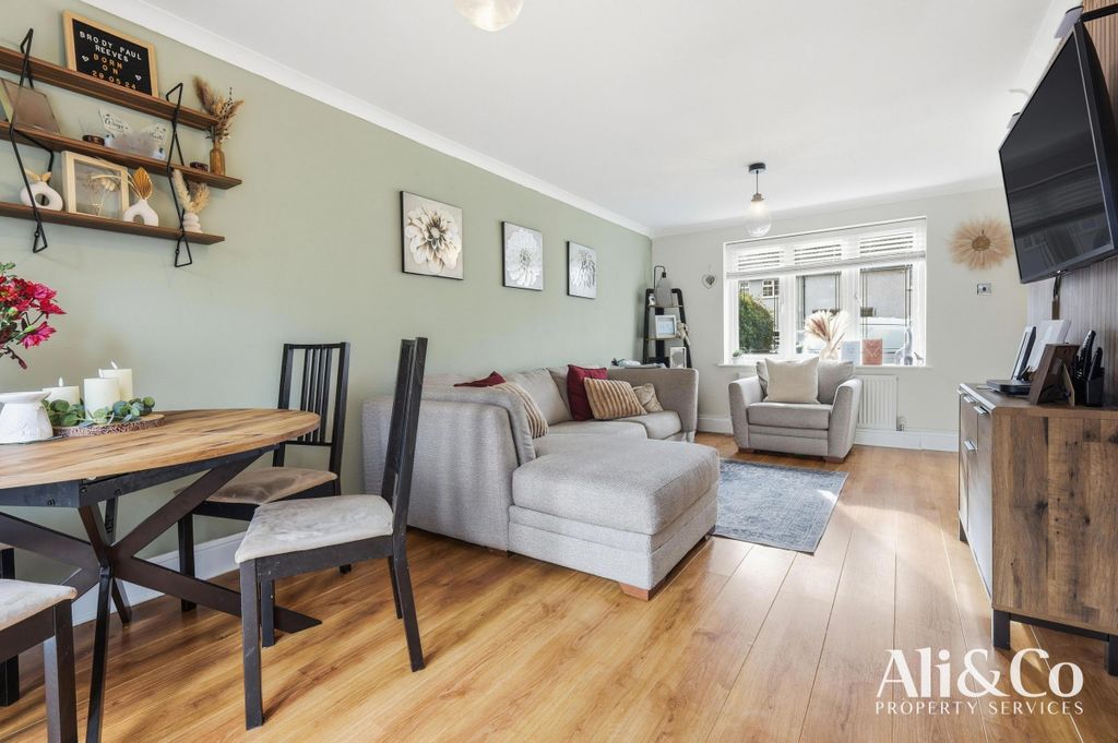 Property photo 3 of 25