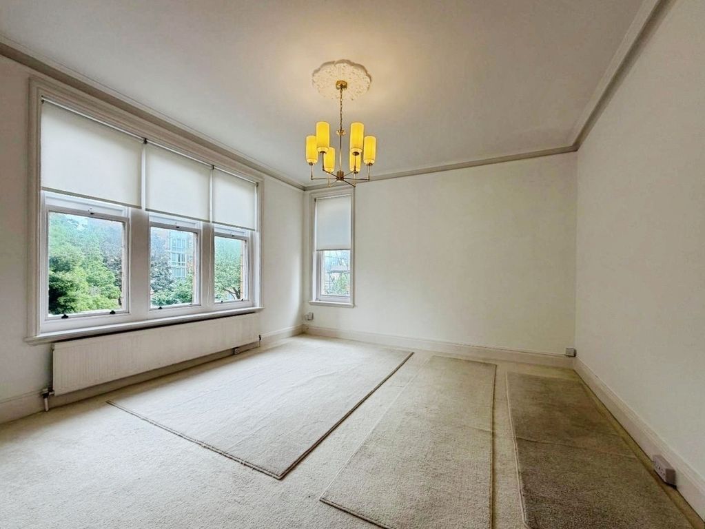 Property photo 3 of 11 Dining Room