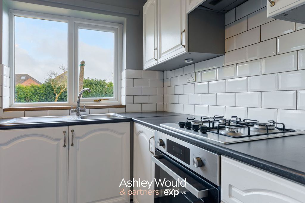 Property photo 2 of 25