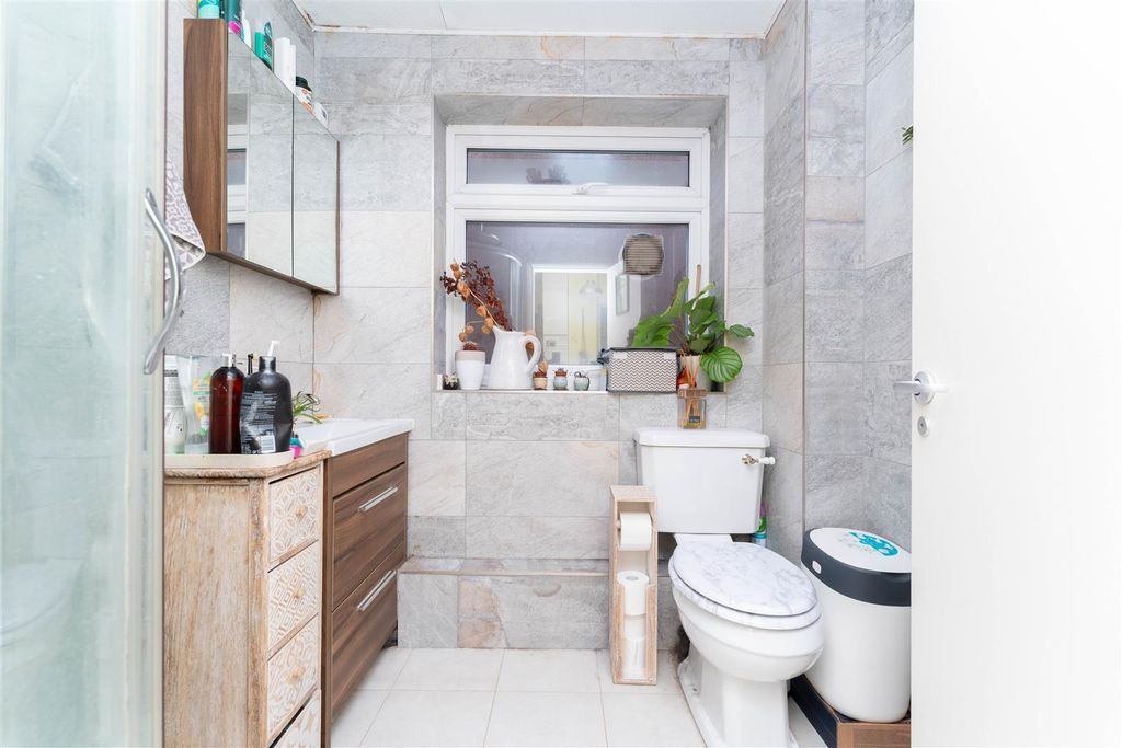 Property photo 3 of 14 26 Azalea Bath.Jpg