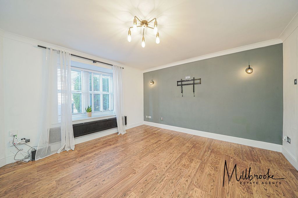 Property photo 3 of 35