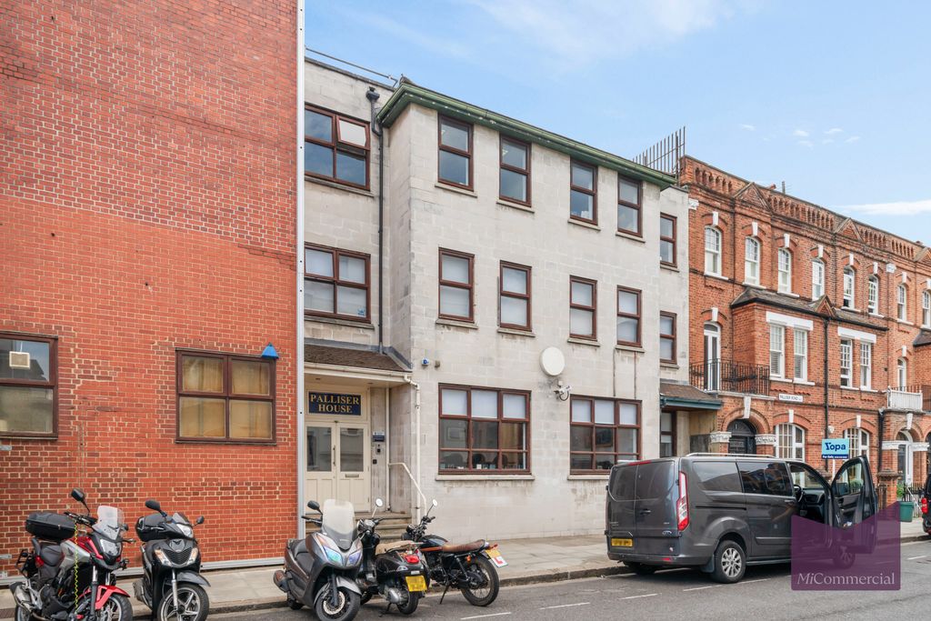 Property photo 2 of 9 Office 3, The Queenâ€™S Club W14 9Eq-8