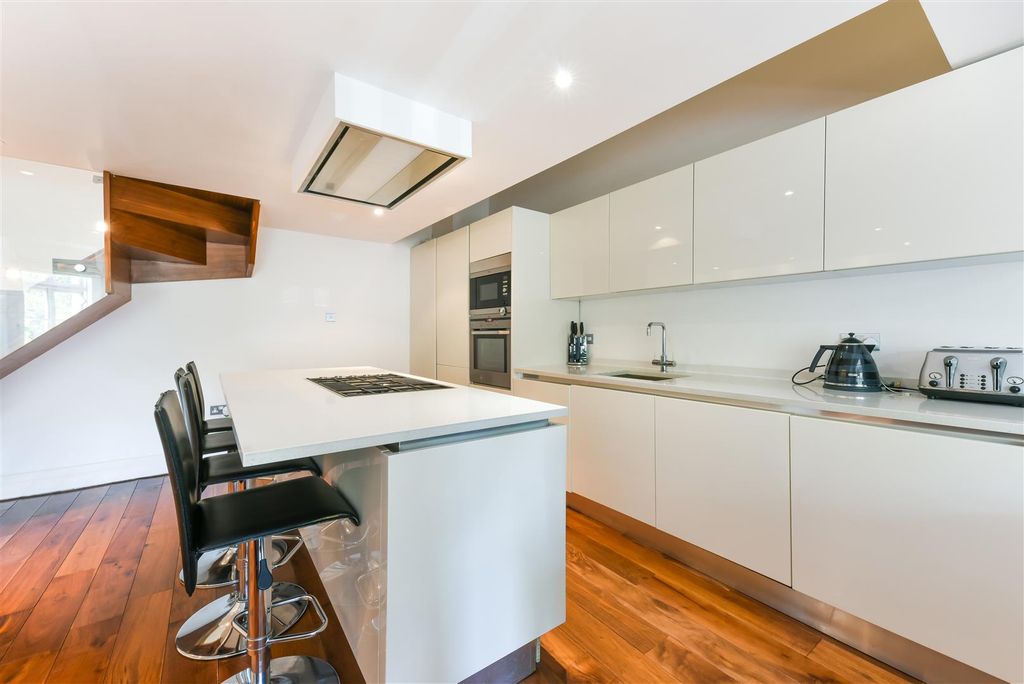 Property photo 3 of 12 Fairlawns, 9-11.Jpg