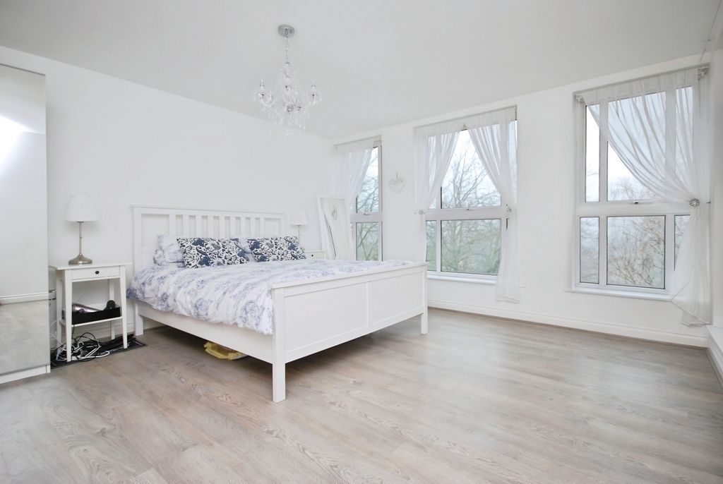 Property photo 3 of 8 33948893-Fileacce...