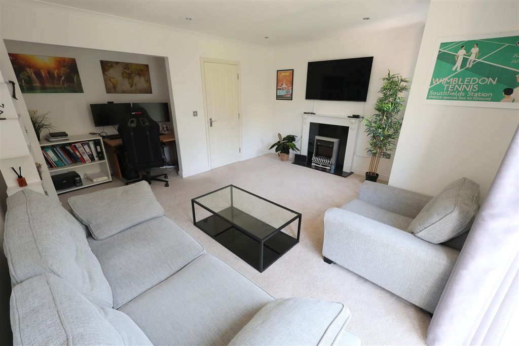 Property photo 2 of 25 CC Lounge ii.Jpg