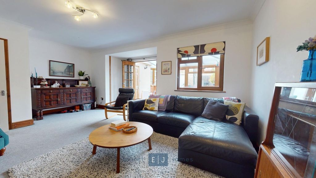 Property photo 2 of 18