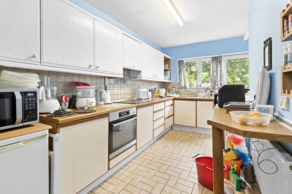 Property photo 3 of 24