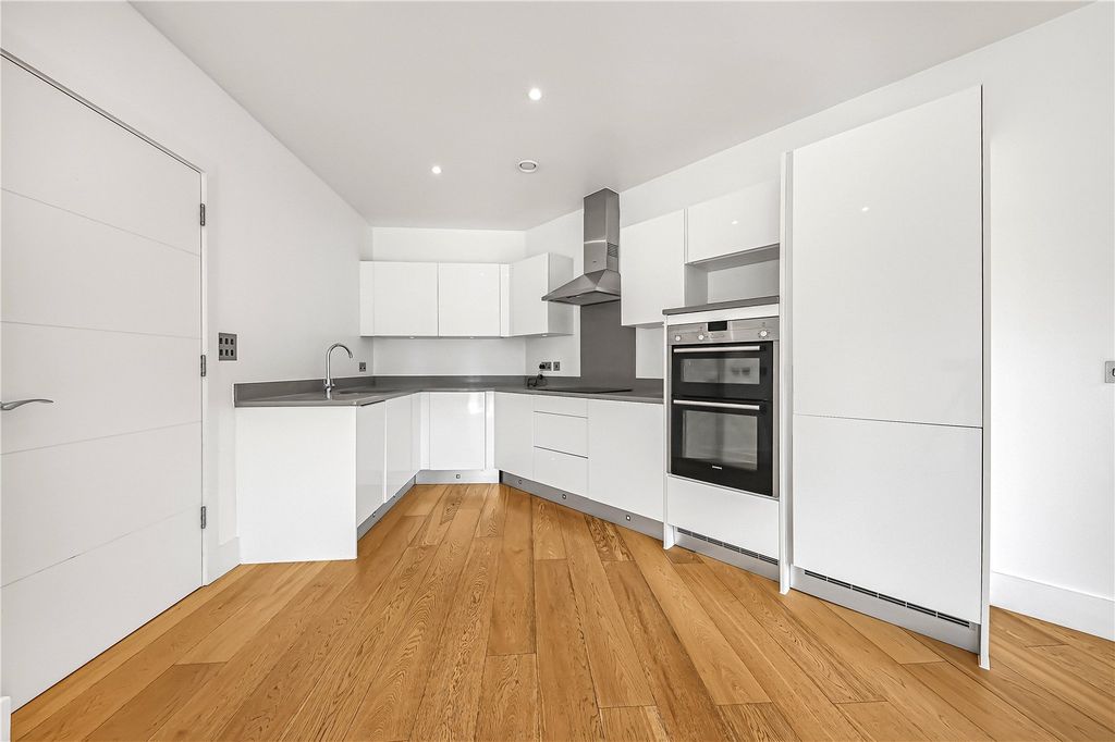 Property photo 2 of 17 Picture No. 27