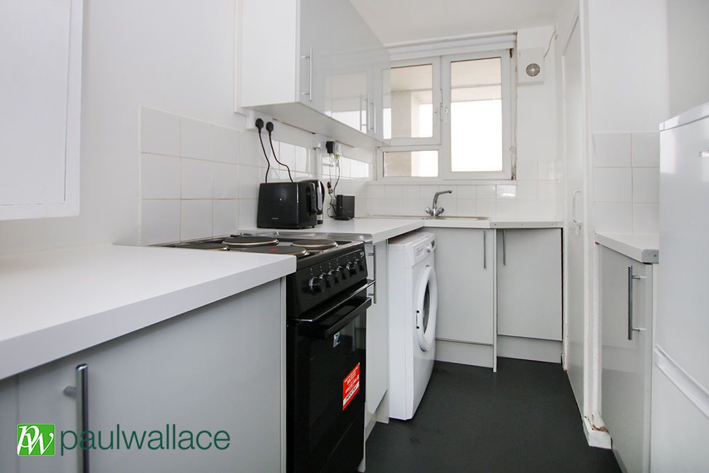 Property photo 3 of 6 Kitchen