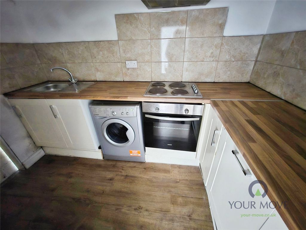 Property photo 3 of 7 Kitchen