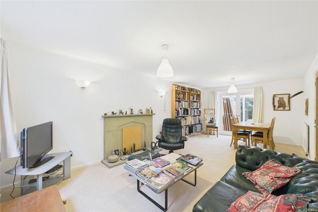 Property photo 2 of 23 Picture No. 17