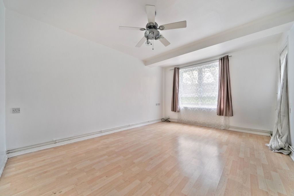 Property photo 3 of 9 4912065