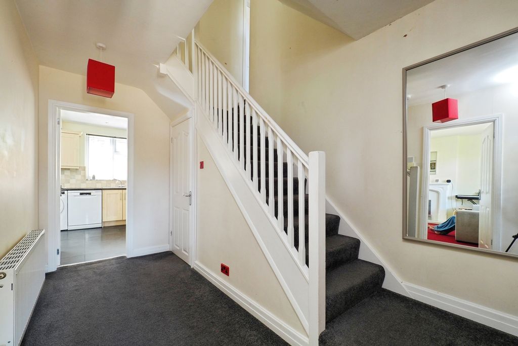 Property photo 2 of 18 Hallway