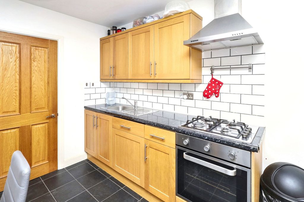 Property photo 2 of 10 Kitchen