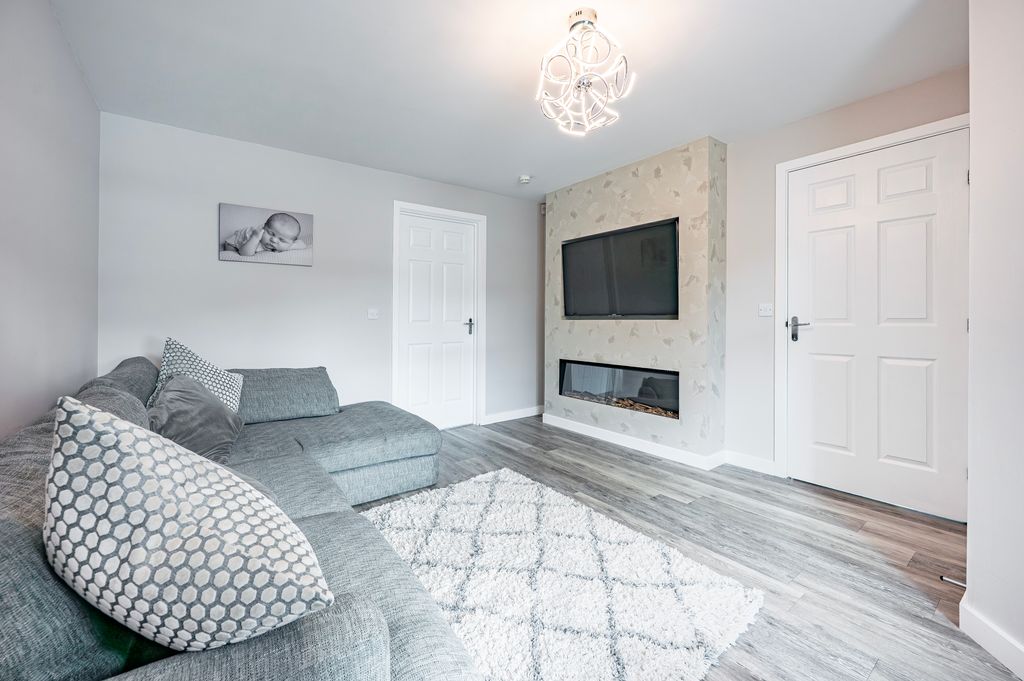 Property photo 3 of 39