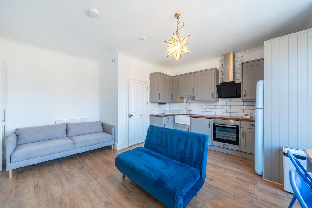 Property photo 3 of 14 Kitchen