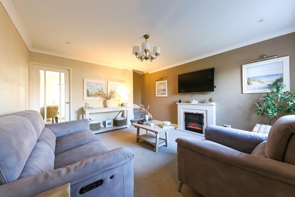 Property photo 3 of 10 Living Room