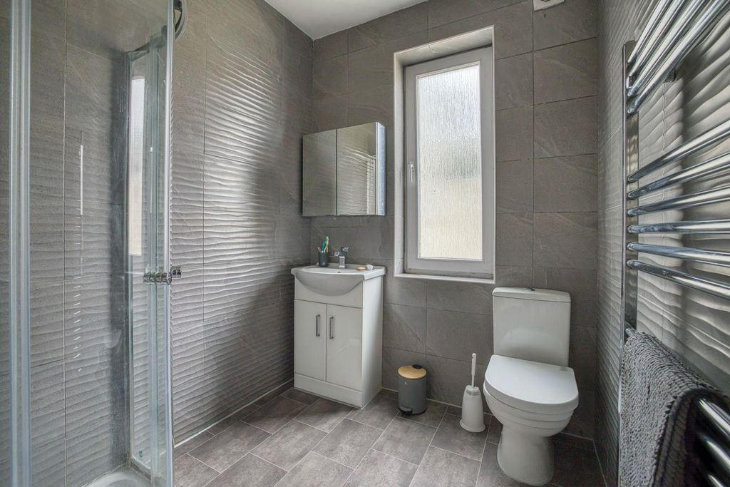 Property photo 2 of 6 Communal Bathroom