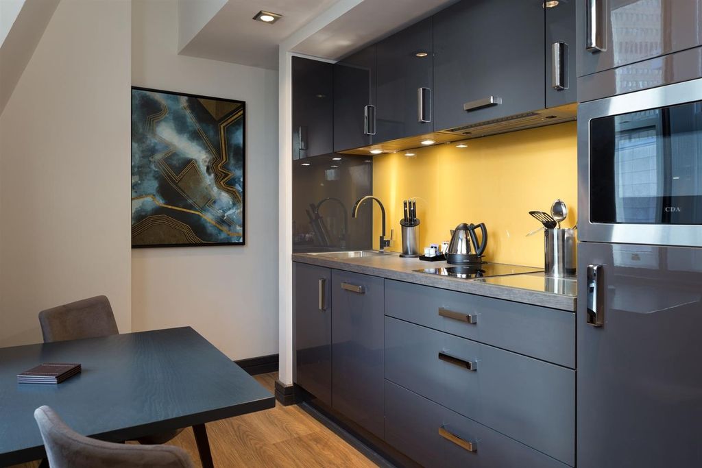 Property photo 2 of 10 Modern Gloss Kitchen With Vibrant Splashback...