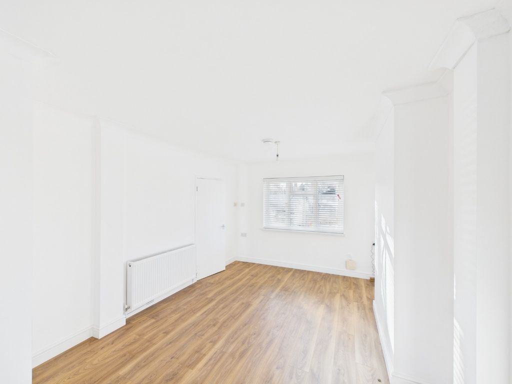 Property photo 3 of 13 4813324