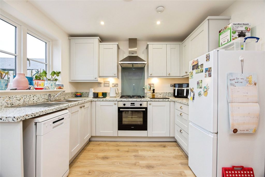 Property photo 3 of 22 Kitchen