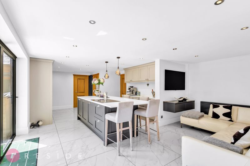 Property photo 2 of 33 Family Living Kitchen