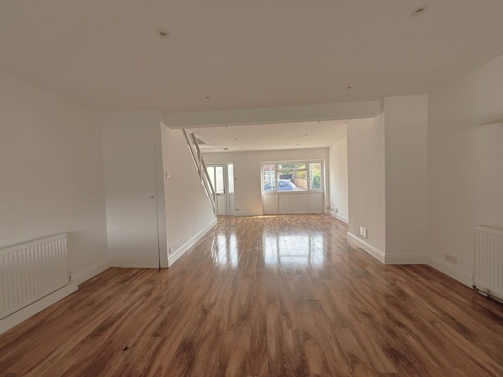 Property photo 3 of 10 4258105