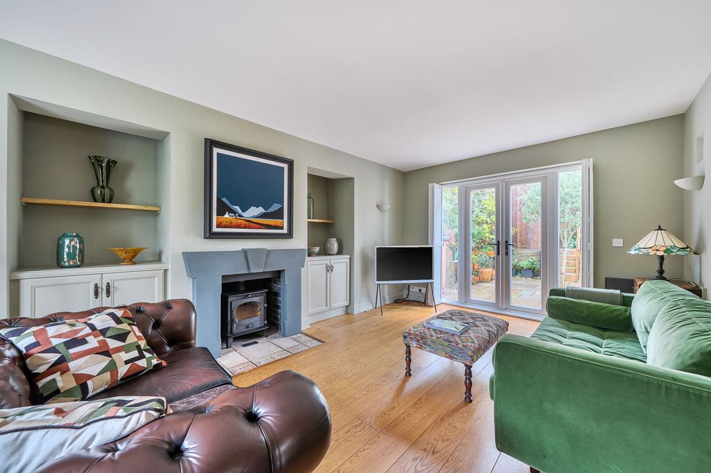 Property photo 2 of 23