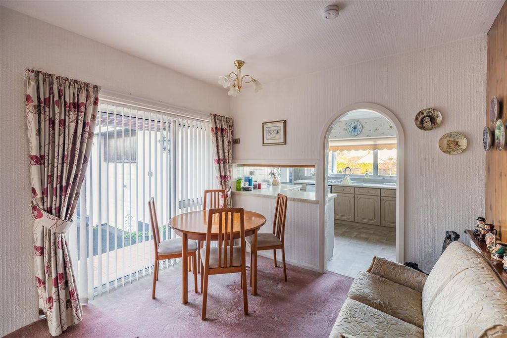 Property photo 2 of 19 Breakfast Area.Jpg