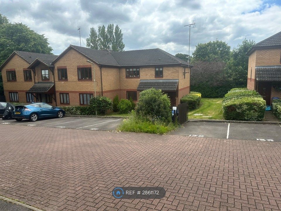 Property photo 1 of 9 Parking Area In Front Of Flat