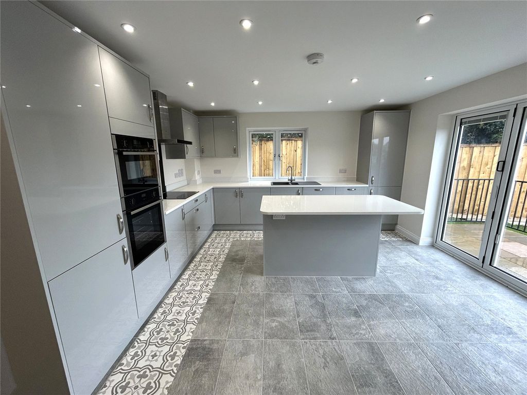 Property photo 3 of 27 Picture No. 16